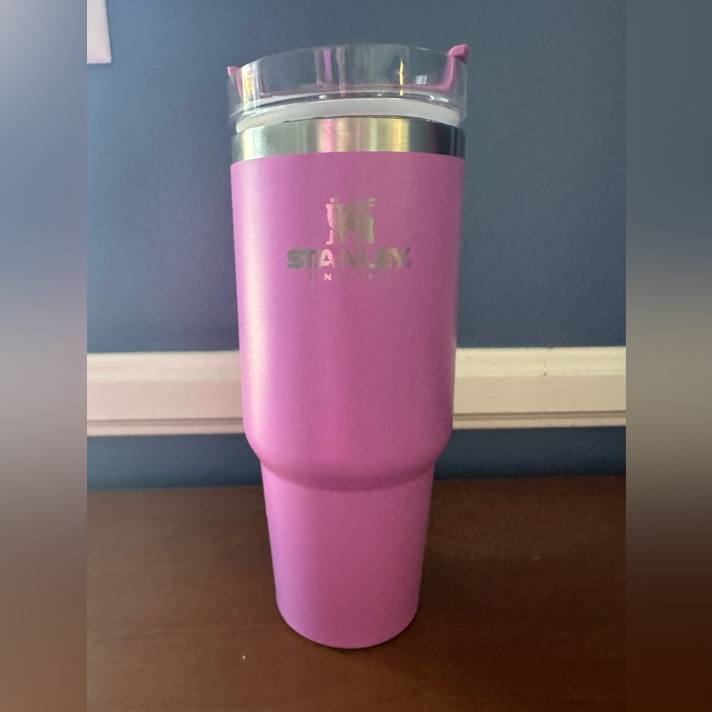 30oz Stanley Quencher Tumbler. Purple glare.
